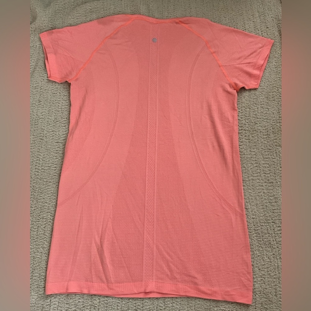 Lululemon Run V Neck Swiftly Tech Coral Shirt, Size 10 - Picture 2 of 5